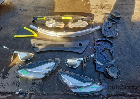 2020 Tesla Model 3 из США, поврежденный, VIN 5YJ3E1EC3LF641382